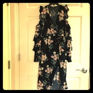 👗MISSGUIDED Cold-Shoulder Dress 👗